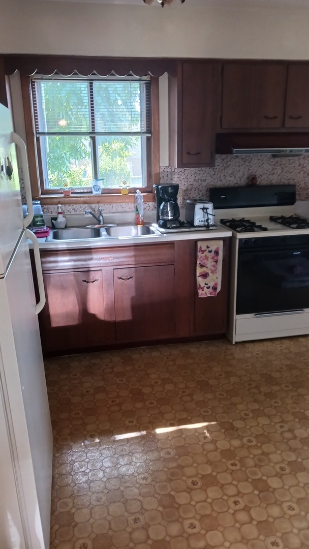 433 W Diversey Avenue