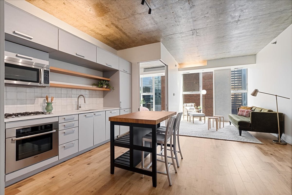 550 N Saint Clair Street 1302