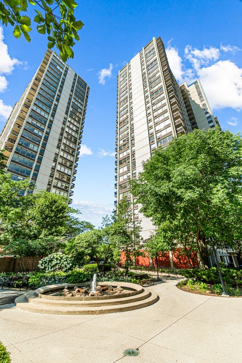 Photo of 1360 N Sandburg Terrace #2603C, Chicago, IL 60610 (MLS # 12741287)