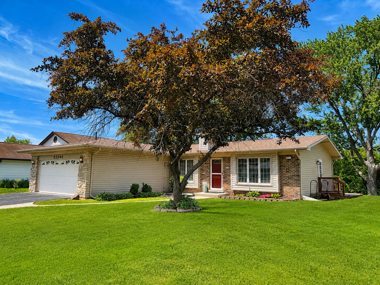 22548 Lakeshore Drive
