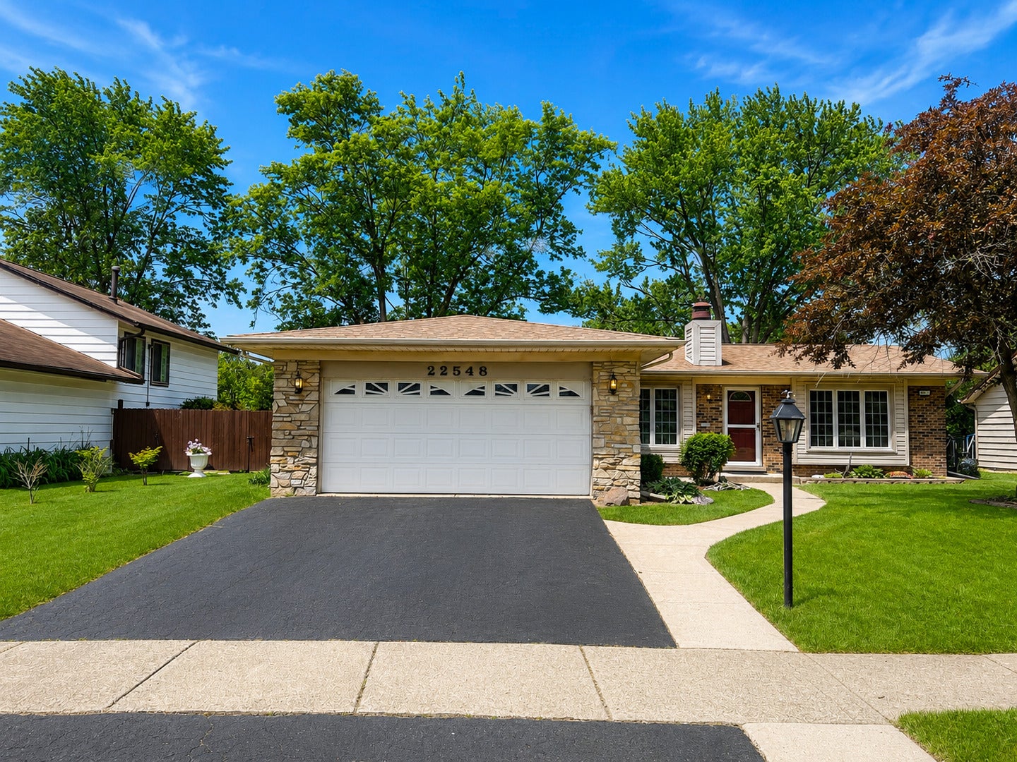 22548 Lakeshore Drive