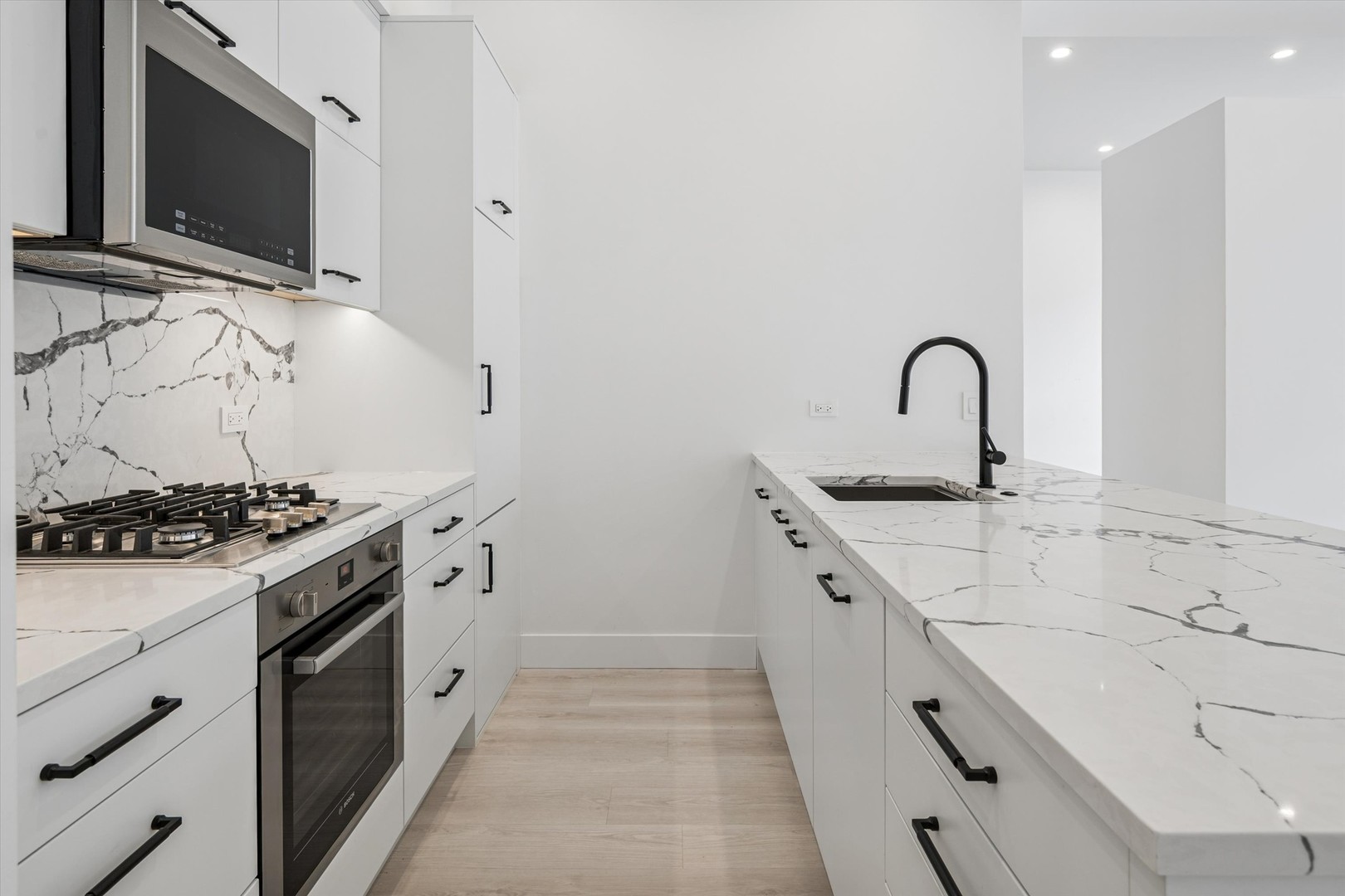 949 W Madison Street 406