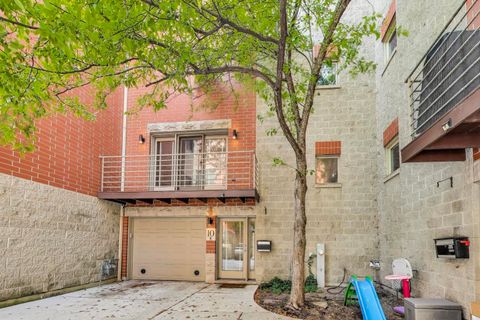 Photo of 860 N ELSTON Avenue #10, Chicago, IL 60642 (MLS # 12472092)