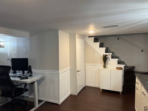 Tiny photo for 300 S Cumberland Parkway, Des Plaines, IL 60016 (MLS # 12499395)