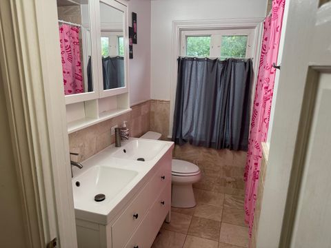 Tiny photo for 300 S Cumberland Parkway, Des Plaines, IL 60016 (MLS # 12499395)