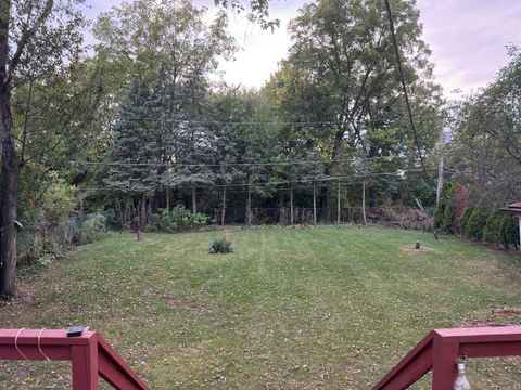 Tiny photo for 300 S Cumberland Parkway, Des Plaines, IL 60016 (MLS # 12499395)