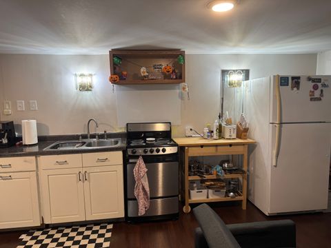 Tiny photo for 300 S Cumberland Parkway, Des Plaines, IL 60016 (MLS # 12499395)