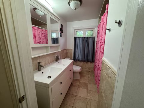 Tiny photo for 300 S Cumberland Parkway, Des Plaines, IL 60016 (MLS # 12499395)