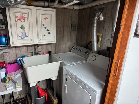 Tiny photo for 300 S Cumberland Parkway, Des Plaines, IL 60016 (MLS # 12499395)