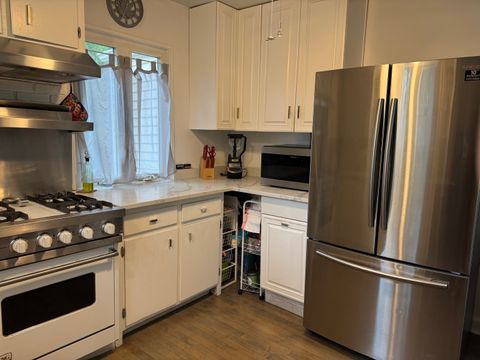 Tiny photo for 300 S Cumberland Parkway, Des Plaines, IL 60016 (MLS # 12499395)