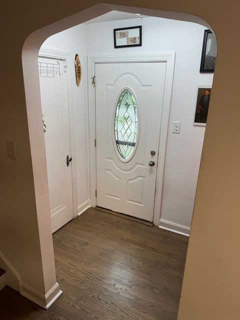 Tiny photo for 300 S Cumberland Parkway, Des Plaines, IL 60016 (MLS # 12499395)