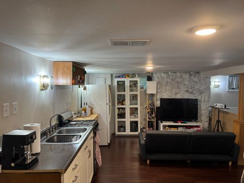 Tiny photo for 300 S Cumberland Parkway, Des Plaines, IL 60016 (MLS # 12499395)