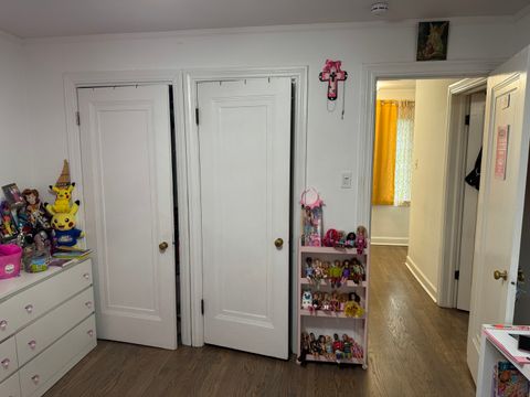 Tiny photo for 300 S Cumberland Parkway, Des Plaines, IL 60016 (MLS # 12499395)