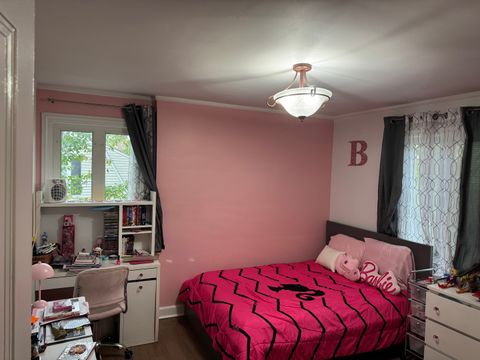 Tiny photo for 300 S Cumberland Parkway, Des Plaines, IL 60016 (MLS # 12499395)