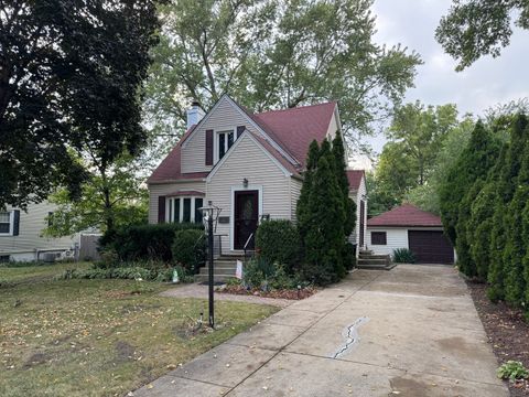 Tiny photo for 300 S Cumberland Parkway, Des Plaines, IL 60016 (MLS # 12499395)