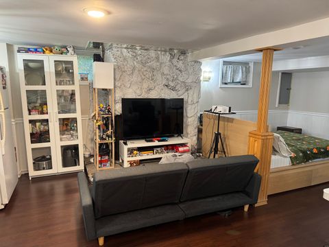 Tiny photo for 300 S Cumberland Parkway, Des Plaines, IL 60016 (MLS # 12499395)