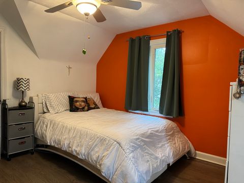 Tiny photo for 300 S Cumberland Parkway, Des Plaines, IL 60016 (MLS # 12499395)