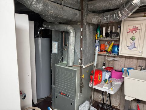 Tiny photo for 300 S Cumberland Parkway, Des Plaines, IL 60016 (MLS # 12499395)