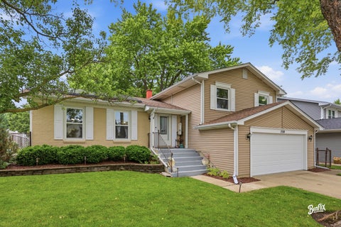 Photo of 750 Dunhill Drive, Buffalo Grove, IL 60089 (MLS # 12769610)