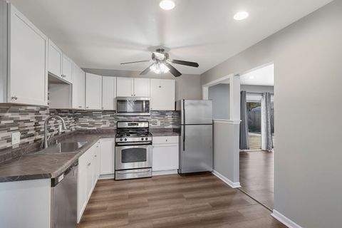 Tiny photo for 310 N Huntington Drive, McHenry, IL 60050 (MLS # 12516289)