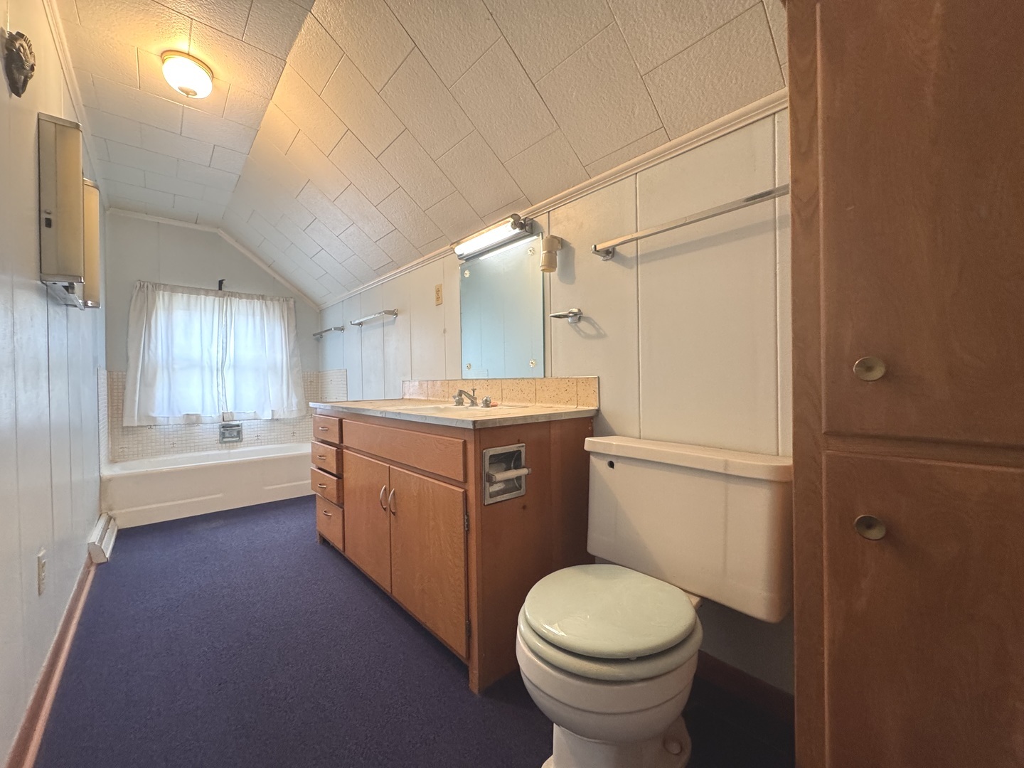 Kankakee, Illinois 60901, United States, 3 Bedrooms Bedrooms, ,2 BathroomsBathrooms,Residential,Active,224153