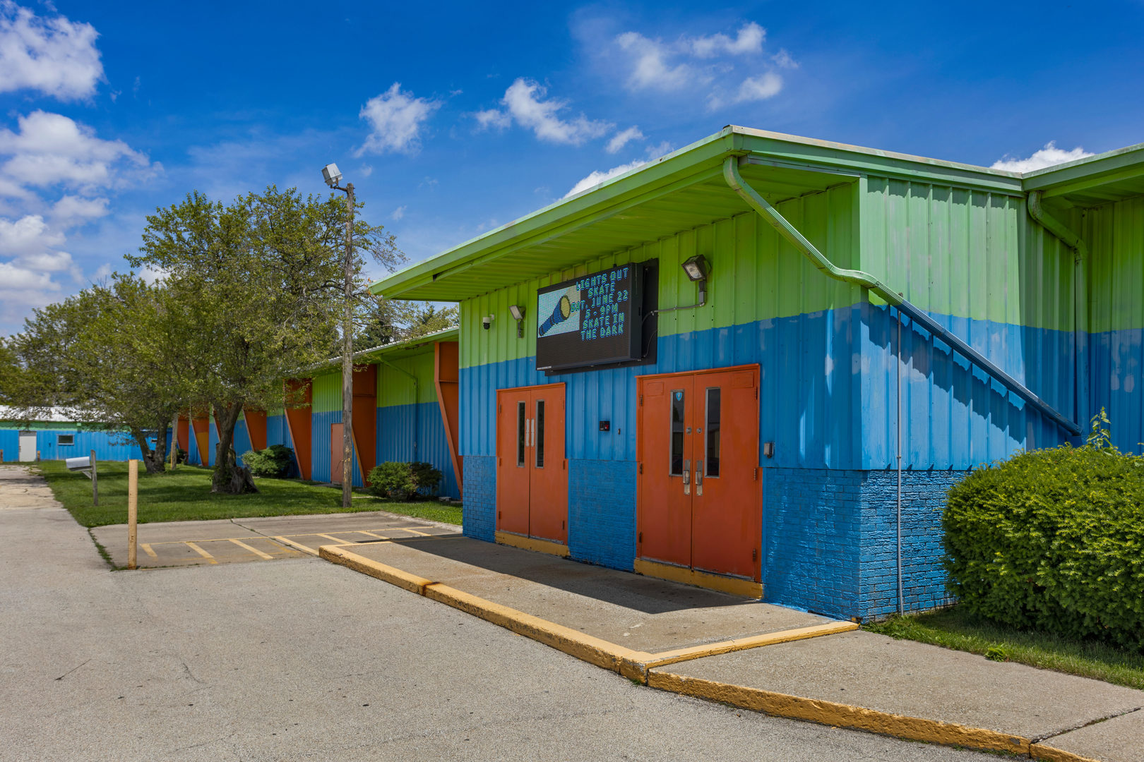 208 W Curtis Road
