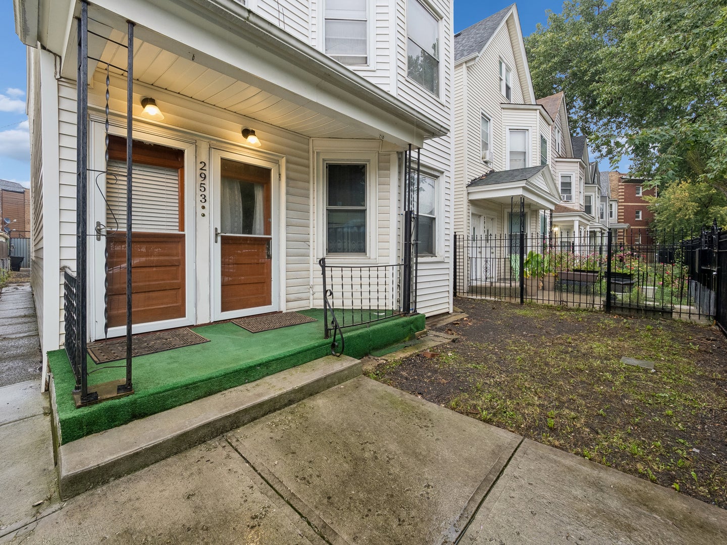 2953 N Hamlin Avenue