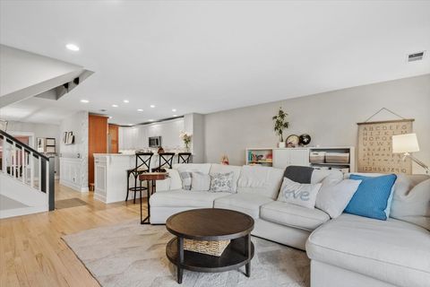 Tiny photo for 807 W Wolfram Street #6, Chicago, IL 60657 (MLS # 12594707)