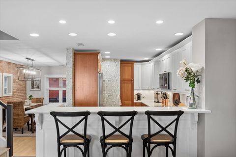 Tiny photo for 807 W Wolfram Street #6, Chicago, IL 60657 (MLS # 12594707)