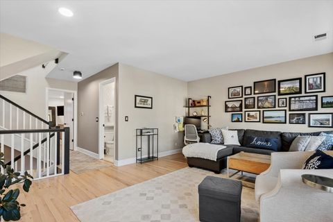 Tiny photo for 807 W Wolfram Street #6, Chicago, IL 60657 (MLS # 12594707)