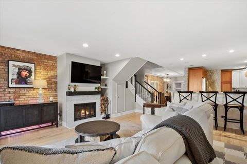 Tiny photo for 807 W Wolfram Street #6, Chicago, IL 60657 (MLS # 12594707)
