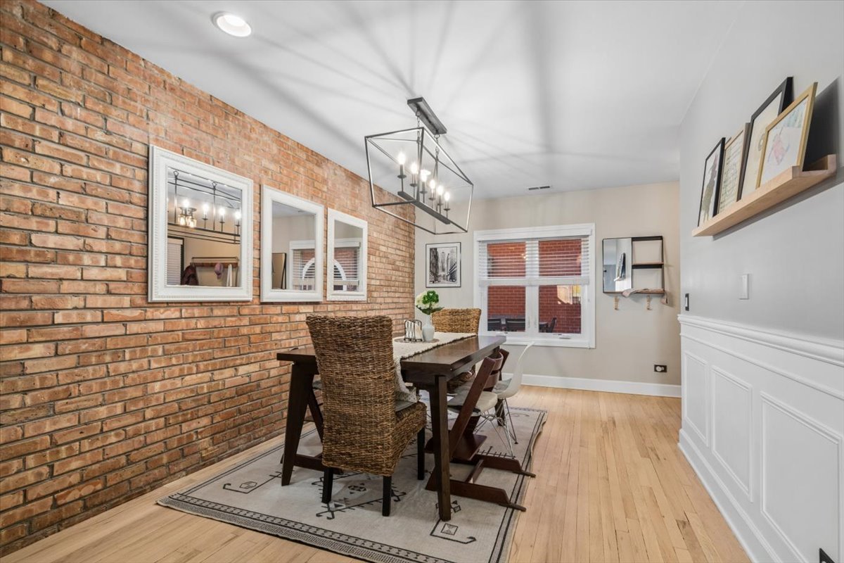 807 W Wolfram Street 6