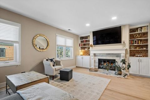 Tiny photo for 807 W Wolfram Street #6, Chicago, IL 60657 (MLS # 12594707)
