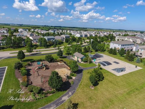 Tiny photo for 703 Anchorage Court, Pingree Grove, IL 60140 (MLS # 12495933)