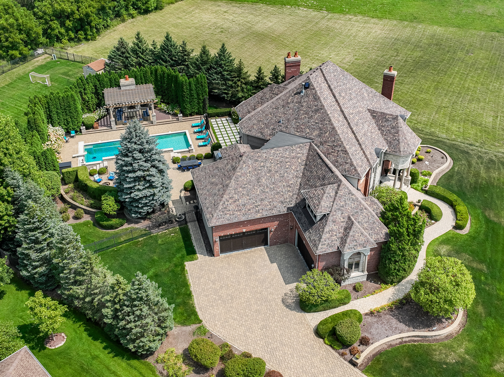 8127 Shadow Creek Lane
