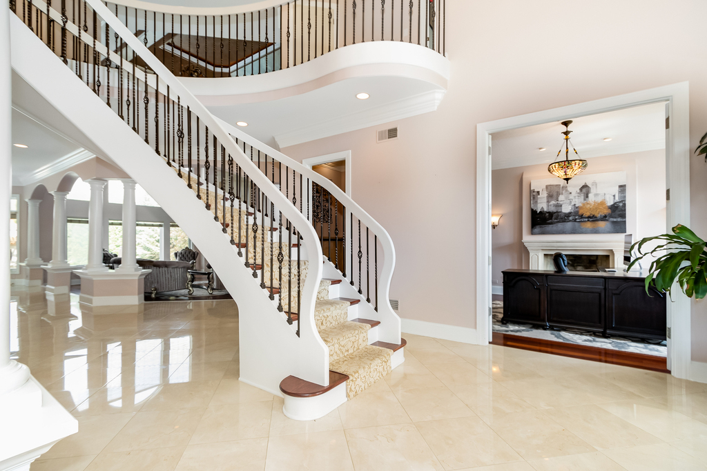 8127 Shadow Creek Lane