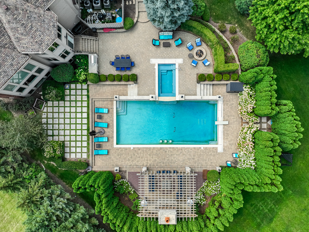 8127 Shadow Creek Lane