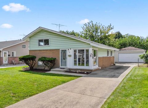 702 N Pine Street Mount Prospect IL 60056