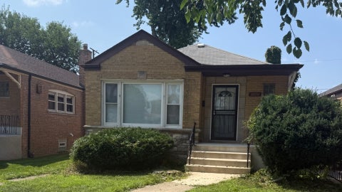 Photo of 8926 S Paxton Avenue, Chicago, IL 60617 (MLS # 12752355)