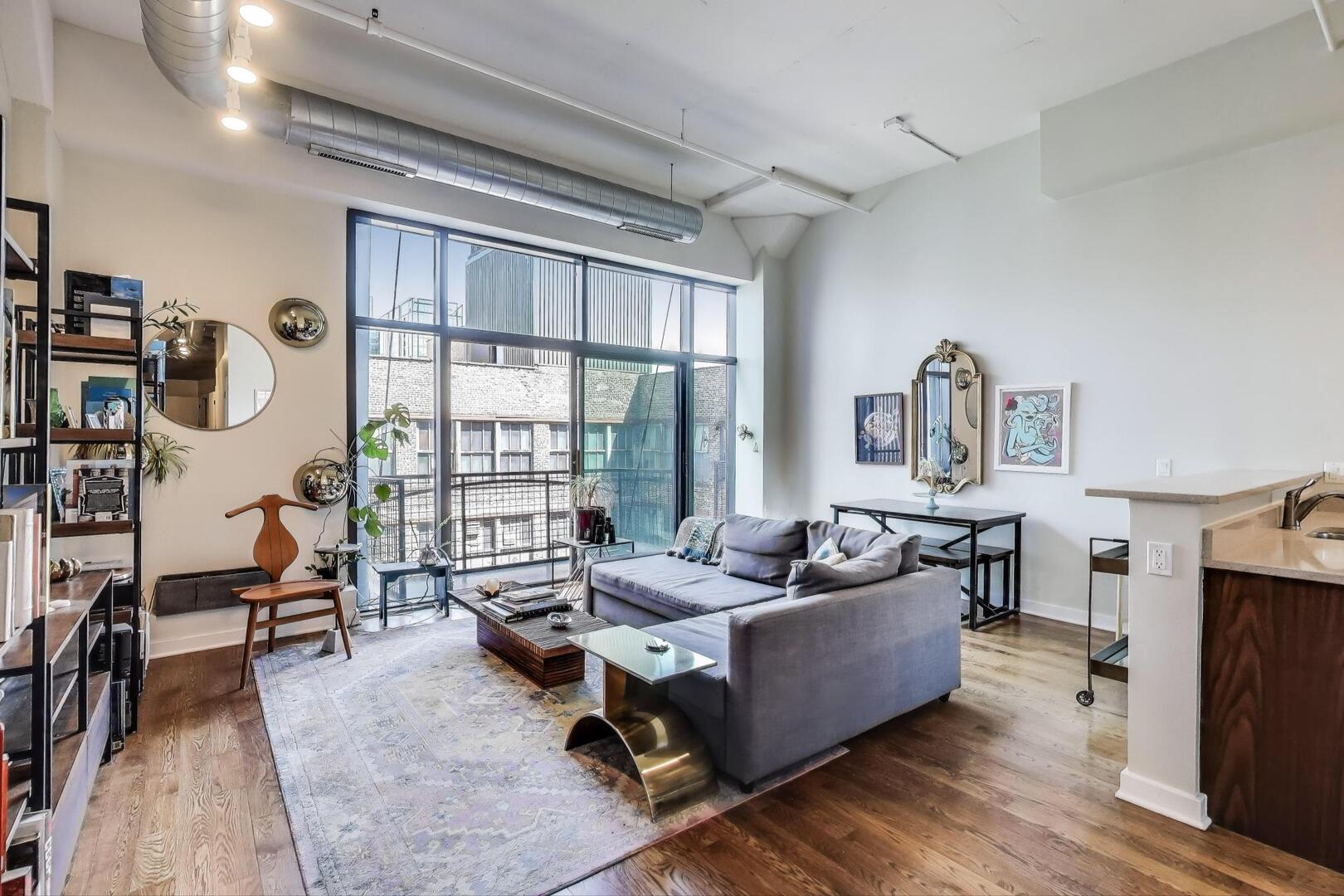 1224 W VAN BUREN Avenue 624