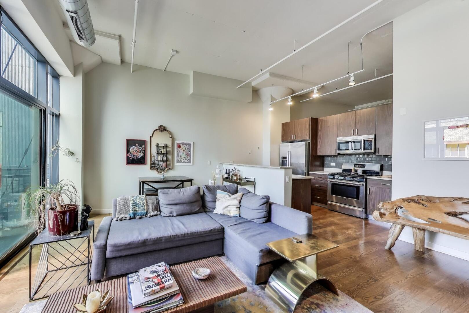 1224 W VAN BUREN Avenue 624