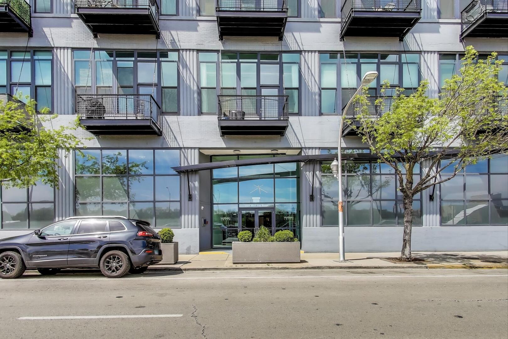 1224 W VAN BUREN Avenue 624