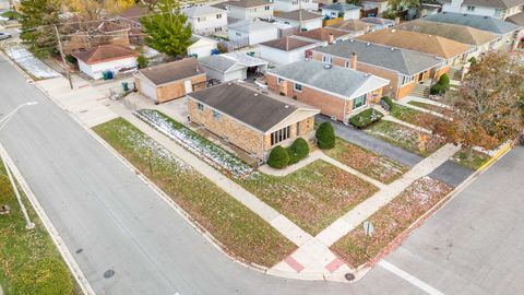 Tiny photo for 7801 Melvina Avenue, Burbank, IL 60459 (MLS # 12517130)