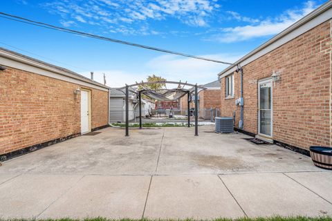 Tiny photo for 7801 Melvina Avenue, Burbank, IL 60459 (MLS # 12517130)