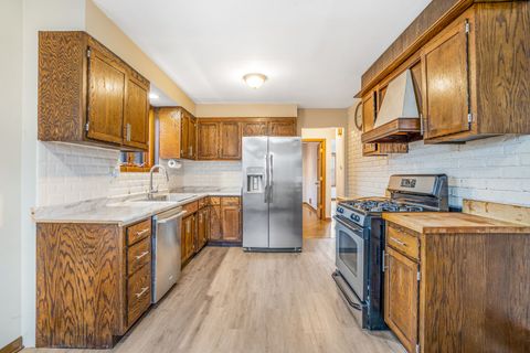 Tiny photo for 7801 Melvina Avenue, Burbank, IL 60459 (MLS # 12517130)