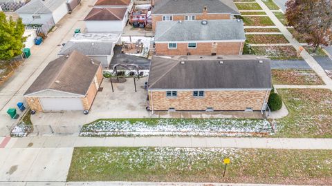 Tiny photo for 7801 Melvina Avenue, Burbank, IL 60459 (MLS # 12517130)