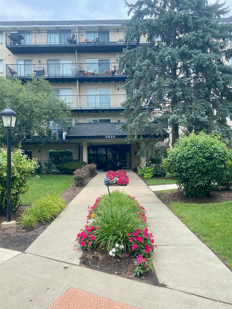 8620 WAUKEGAN Road 405