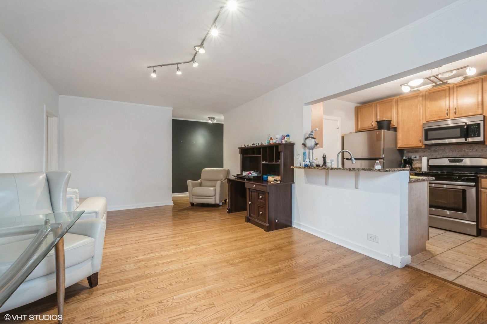 1224 W Chase Avenue 1F