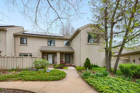 Photo of 561 Old Barn Road, Lake Barrington, IL 60010 (MLS # 12627287)