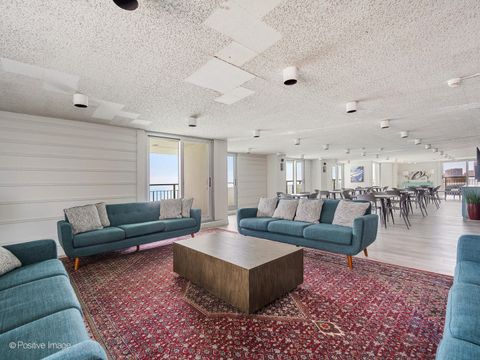 Tiny photo for 6033 N Sheridan Road #43H, Chicago, IL 60660 (MLS # 12523906)